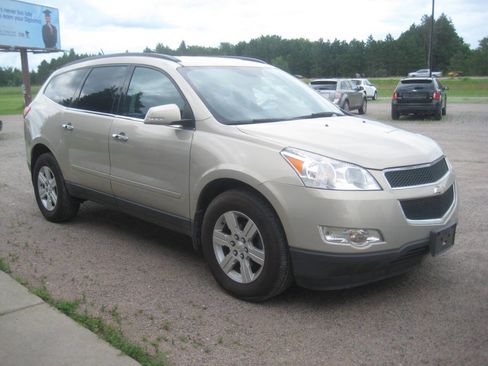 Used 2012 Chevrolet Traverse LT image 3