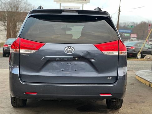 Used 2014 Toyota Sienna LE image 6