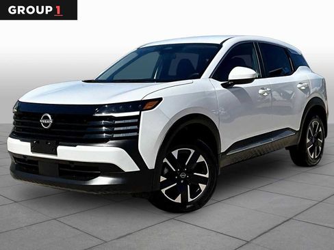 Used 2025 Nissan Kicks SV AWD/4WD image 1