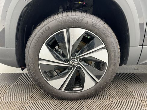Used 2024 Volkswagen Taos SE image 11
