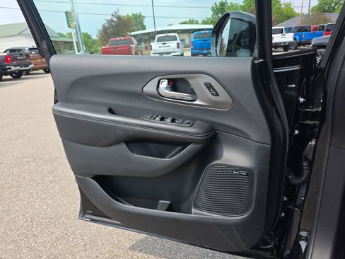 New 2027 Chrysler Pacifica Limited AWD/4WD image 31