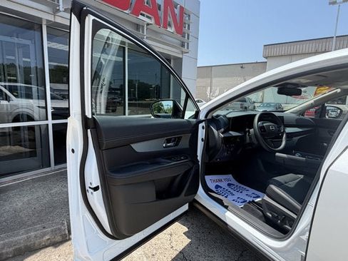 Used 2025 Nissan Murano SL AWD/4WD image 16