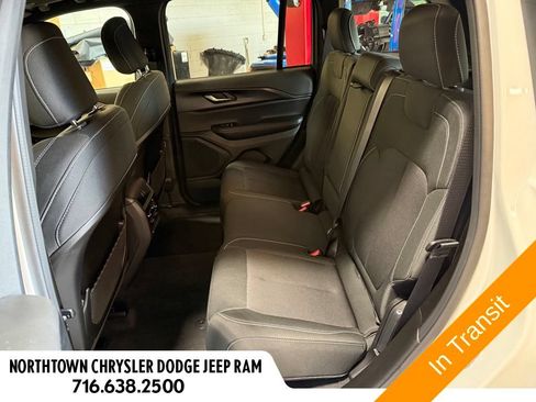 Used 2025 Jeep Grand Cherokee Laredo X w/ Luxury Tech Group I AWD/4WD image 27