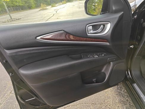 Used 2013 INFINITI JX35 w/ Premium Pkg image 19