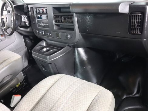 Used 2018 Chevrolet Express 2500 w/ Driver Convenience Package image 31