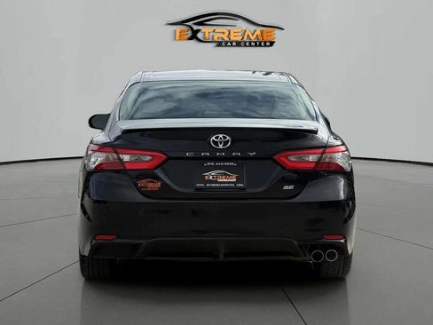 Used 2018 Toyota Camry SE image 5