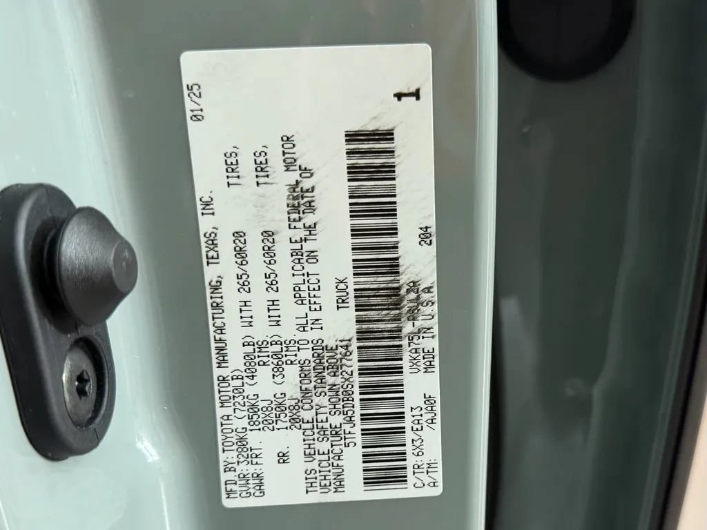 Used 2025 Toyota Tundra Limited AWD/4WD image 46