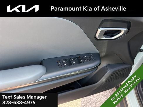 New 2025 Kia K4 LXS image 22