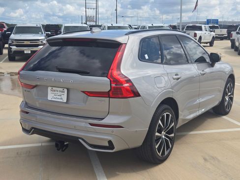 Used 2023 Volvo XC60 B5 Plus w/ Climate Package FWD image 3