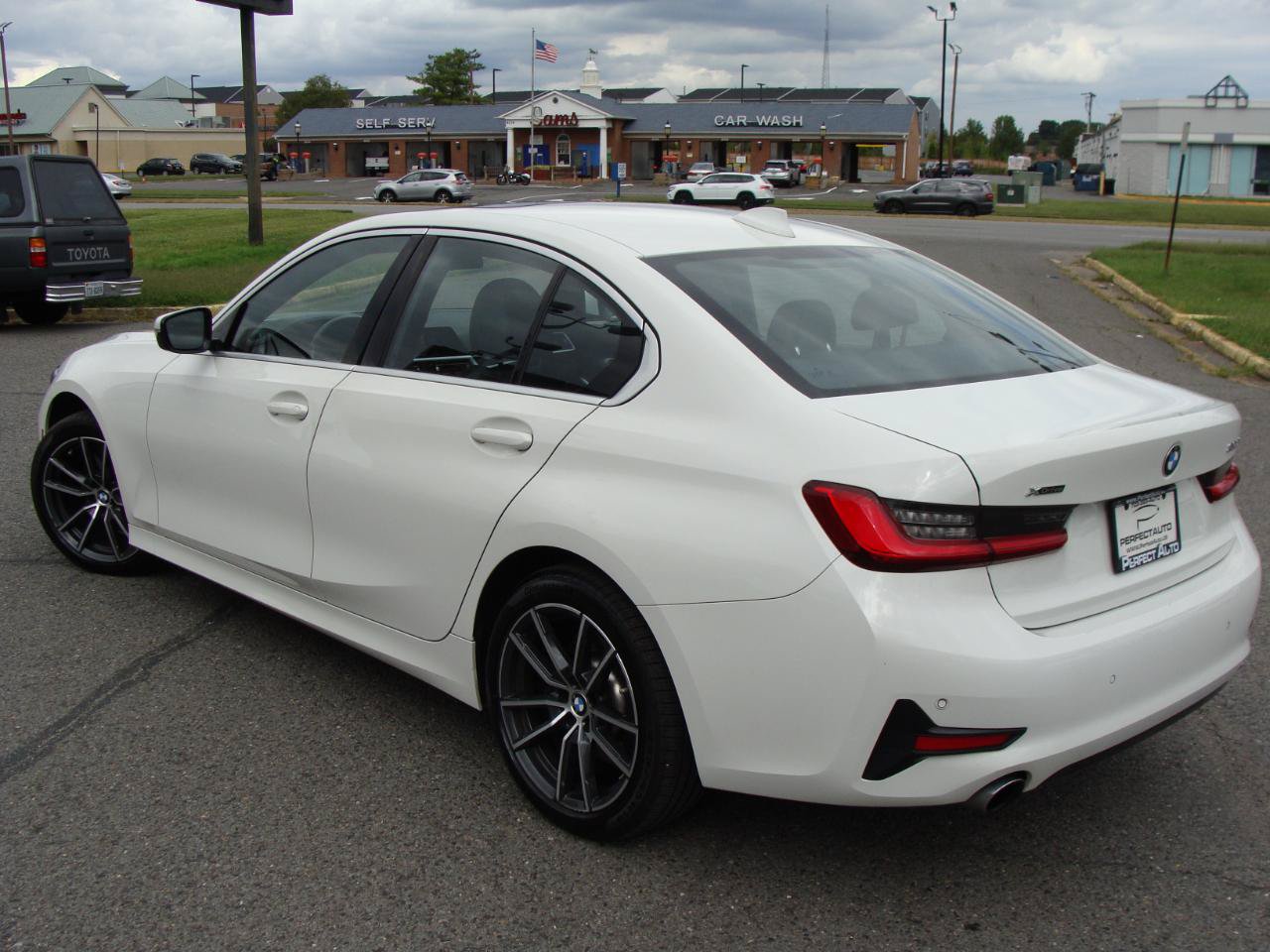 Used 2019 BMW 330i xDrive Sedan AWD/4WD image 4
