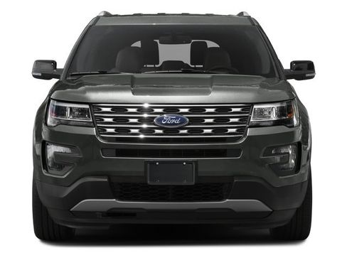 Used 2017 Ford Explorer XLT w/ Equipment Group 202A image 7