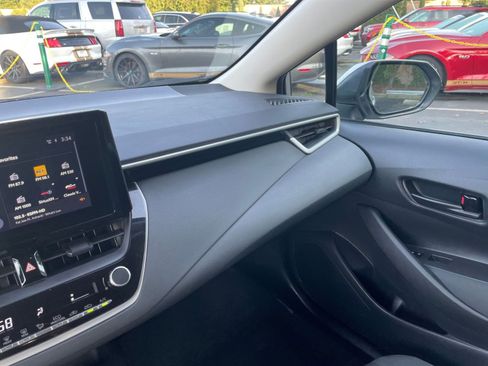 Used 2025 Toyota Corolla LE image 36