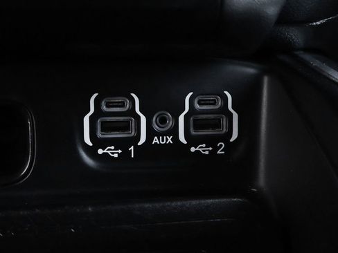 Used 2021 RAM 1500 Laramie AWD/4WD image 44