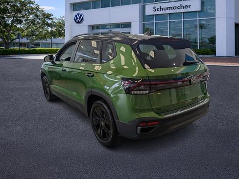 New 2026 Volkswagen Taos SE FWD image 5