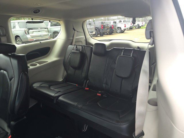 Used 2019 Chrysler Pacifica Touring-L w/ Advanced Safetytec Group FWD image 15
