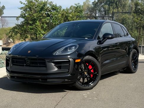 Certified 2025 Porsche Macan GTS image 1