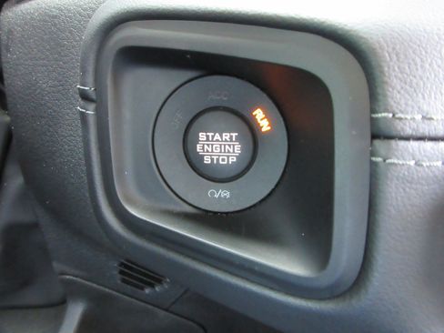 Used 2025 Jeep Wrangler Unlimited Rubicon w/ Convenience Group AWD/4WD image 38