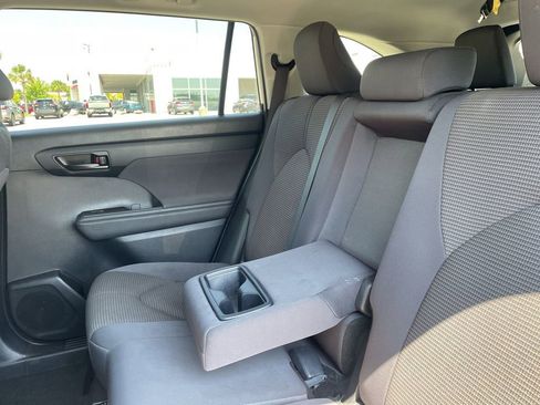 Used 2024 Toyota Highlander LE AWD/4WD image 42