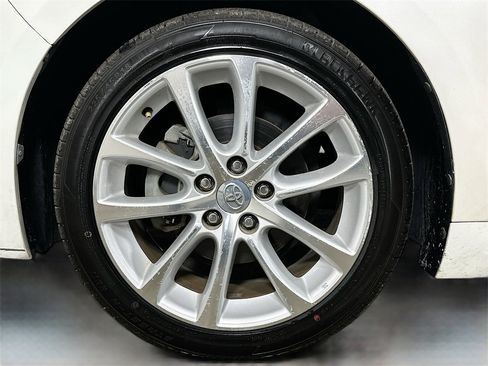 Used 2014 Toyota Avalon Limited image 38