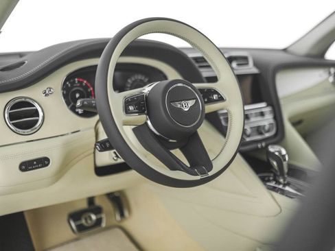 Used 2025 Bentley Bentayga Extended Wheelbase image 38