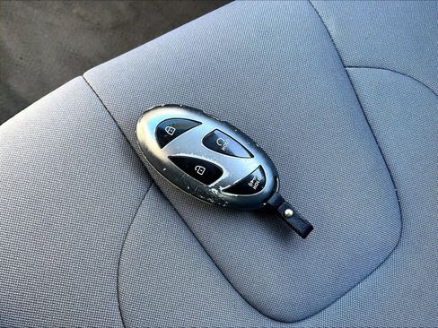 Used 2024 Hyundai Elantra SEL w/ Convenience Package image 30