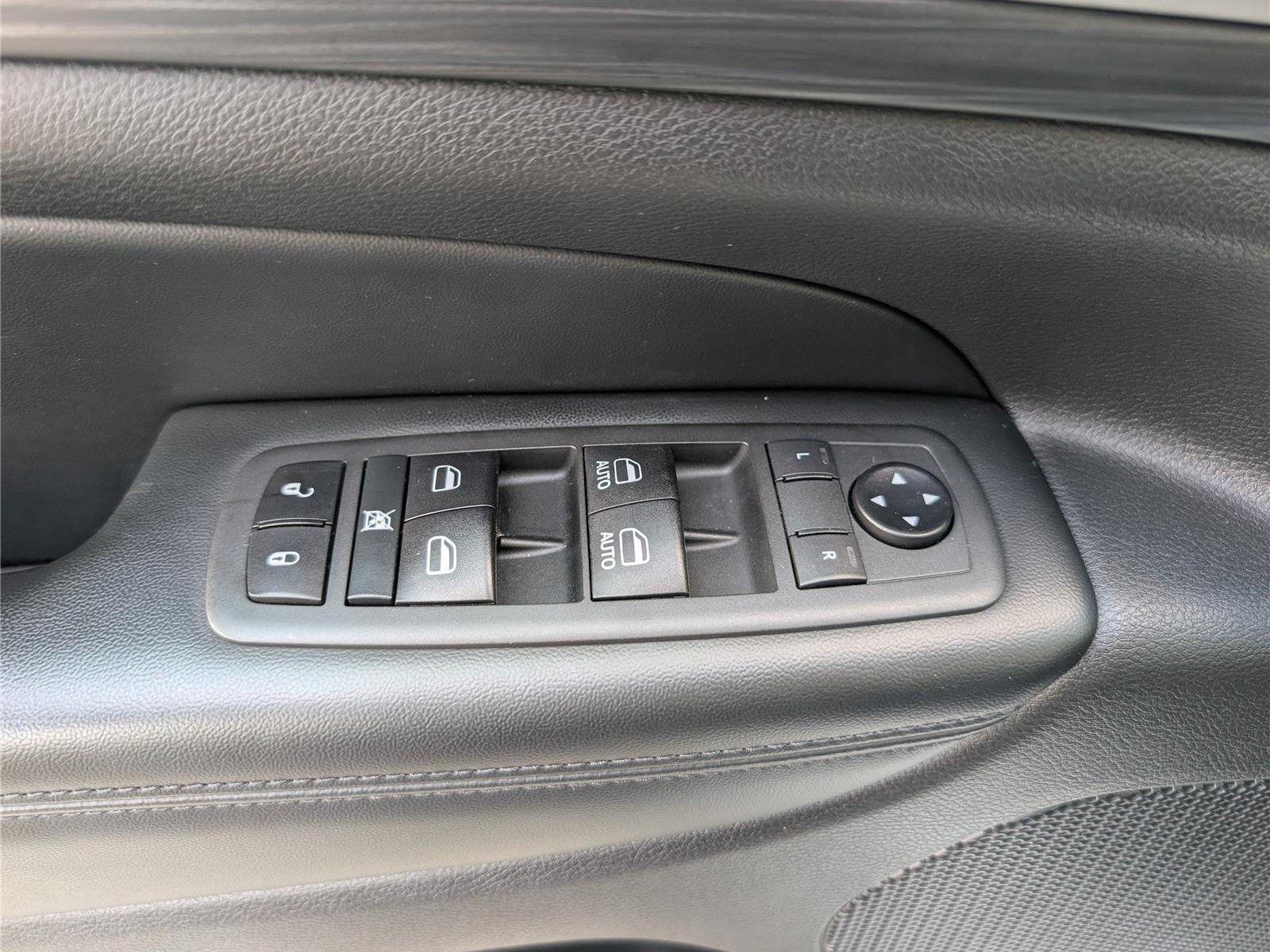 Used 2020 Jeep Grand Cherokee Altitude AWD/4WD image 19