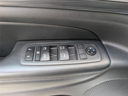 Used 2020 Jeep Grand Cherokee Altitude AWD/4WD image 19