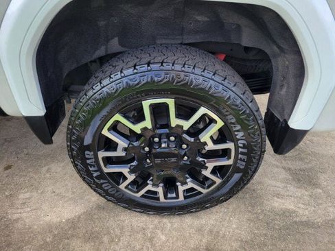 Used 2024 GMC Sierra 2500 Denali Ultimate image 7