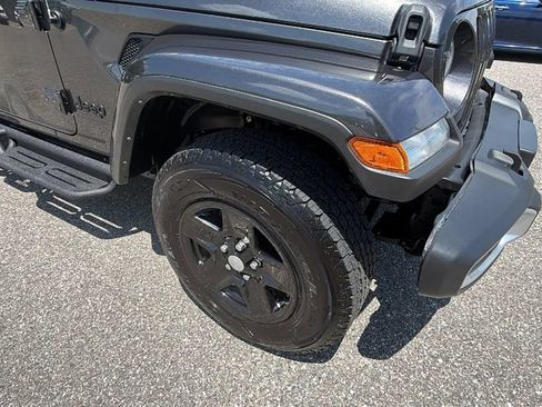 Used 2023 Jeep Gladiator Sport AWD/4WD image 10