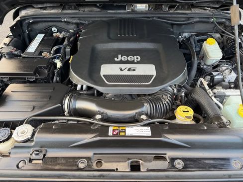 Used 2015 Jeep Wrangler Sahara w/ Connectivity Group image 27