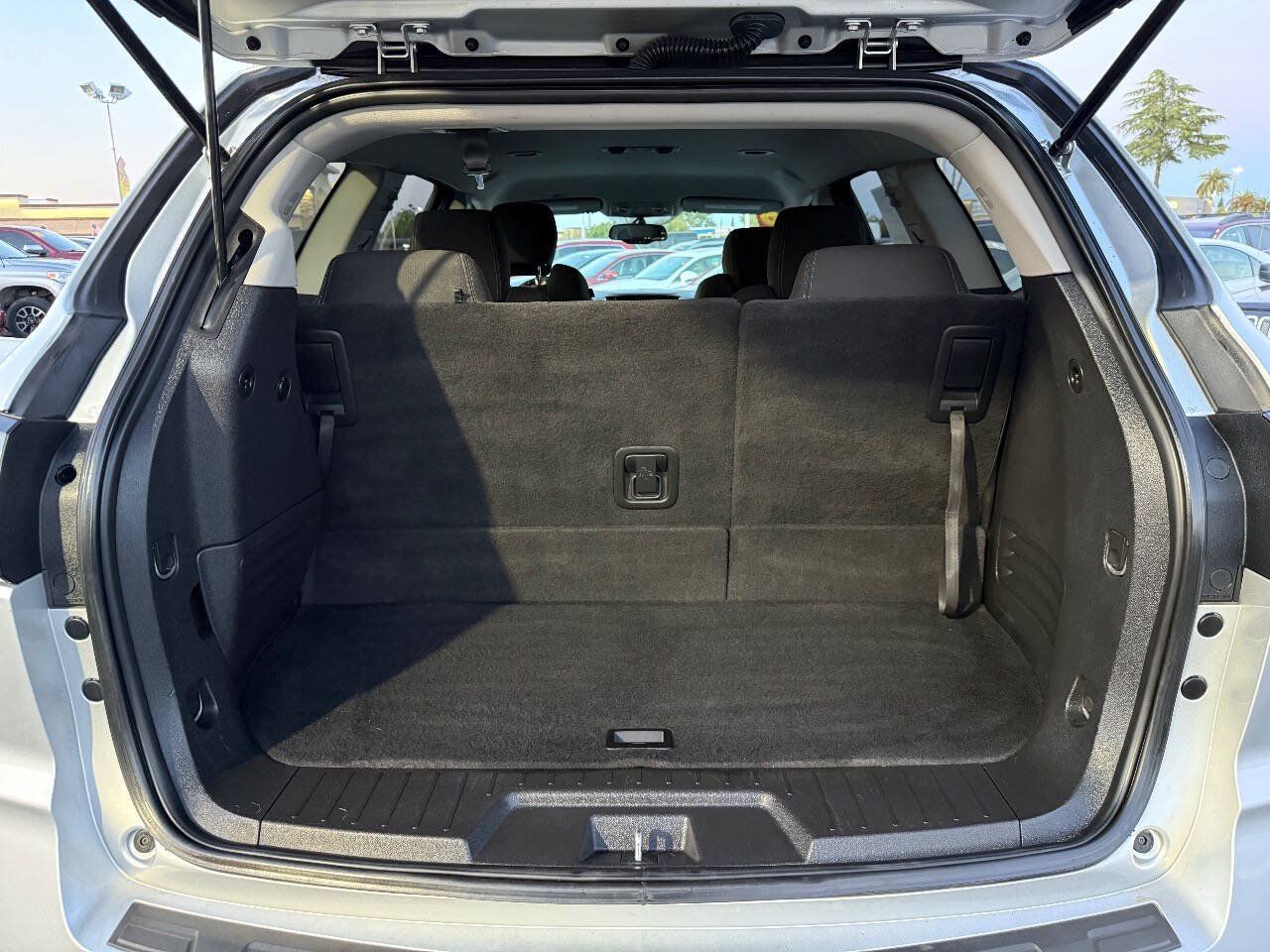 Used 2016 Chevrolet Traverse LT FWD image 16