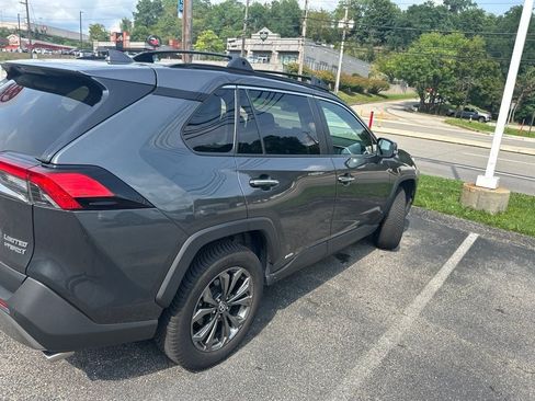 Used 2022 Toyota RAV4 Limited AWD/4WD image 8