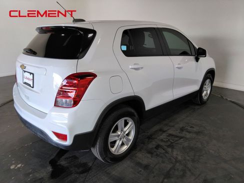 Used 2022 Chevrolet Trax LS w/ Tint and Cruise Package image 5