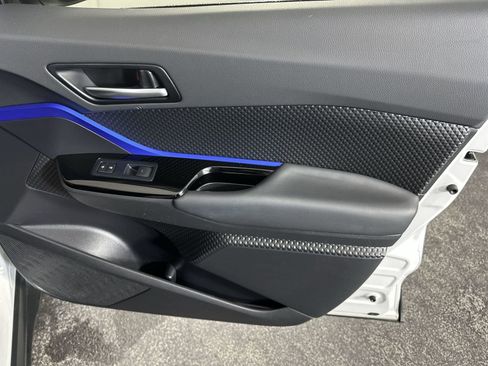 Used 2022 Toyota C-HR XLE image 32