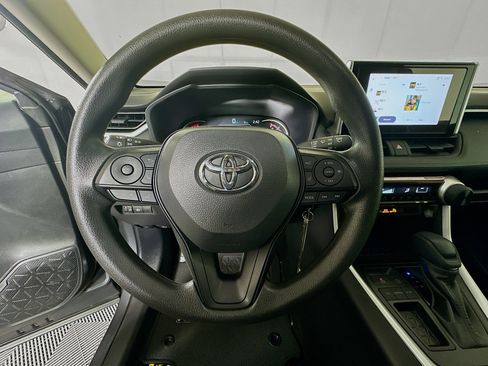 Certified 2025 Toyota RAV4 LE FWD image 15