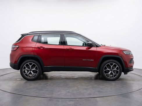 Used 2025 Jeep Compass Limited AWD/4WD image 11