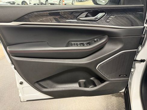 Used 2022 Jeep Grand Cherokee Trailhawk image 8