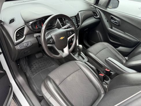 Used 2017 Chevrolet Trax LT w/ LT Convenience Package AWD/4WD image 10