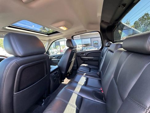 Used 2010 Chevrolet Avalanche LT w/ Luxury Package image 11