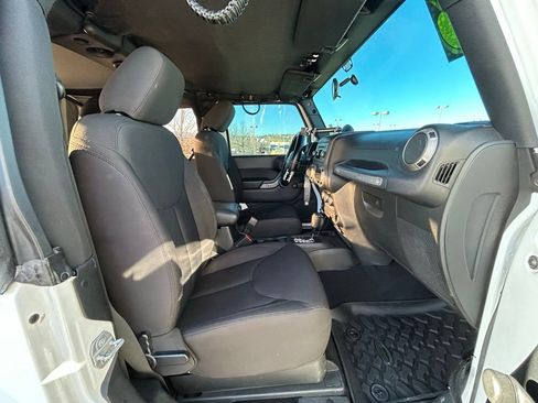 Used 2016 Jeep Wrangler Sport image 27