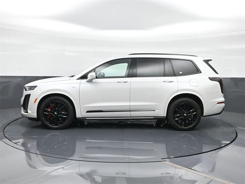 Certified 2023 Cadillac XT6 Sport w/ LPO, ONYX Package image 4