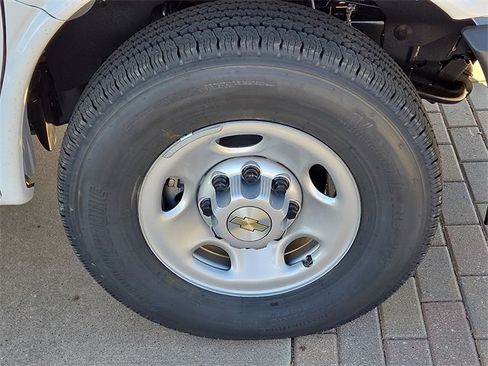 New 2025 Chevrolet Express 2500 image 6