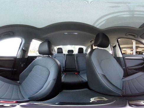 Used 2025 Volkswagen Jetta SE image 42