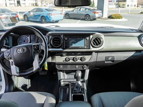 Used 2017 Toyota Tacoma SR5 image 29