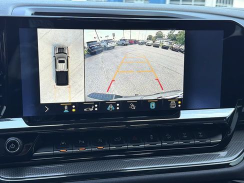 Used 2022 Chevrolet Silverado 1500 ZR2 w/ Technology Package AWD/4WD image 5