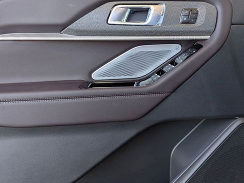 New 2026 Ford Explorer Platinum image 12