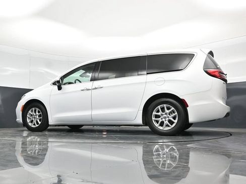 Certified 2023 Chrysler Pacifica Touring-L FWD image 63