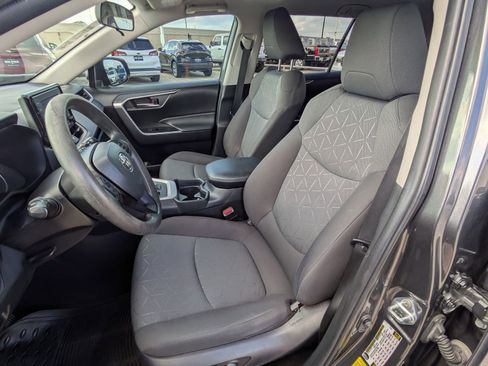 Used 2021 Toyota RAV4 XLE image 15