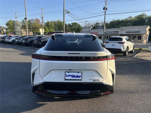 Used 2023 Lexus RZ 450e Premium w/ Accessory Package (2T) image 4