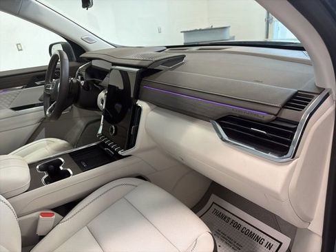 Used 2025 GMC Acadia Denali w/ Super Cruise Package image 42